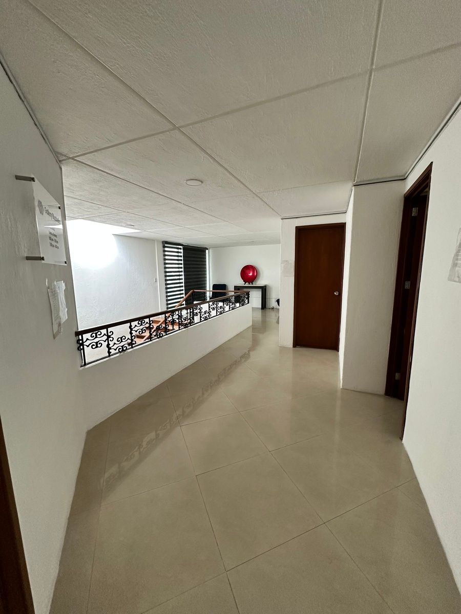 21 de 24: Pasillo parte alta