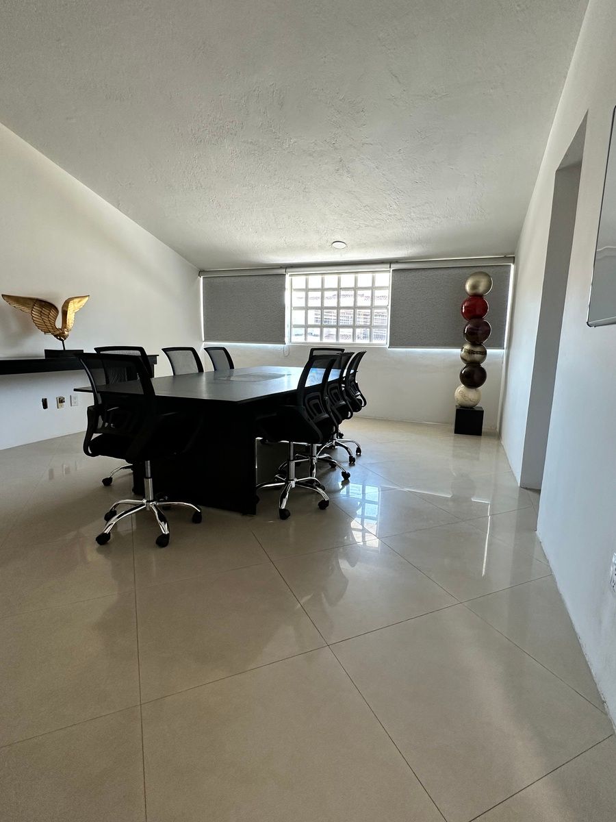 24 de 24: Privado 1 / oficina principal o sala de juntas