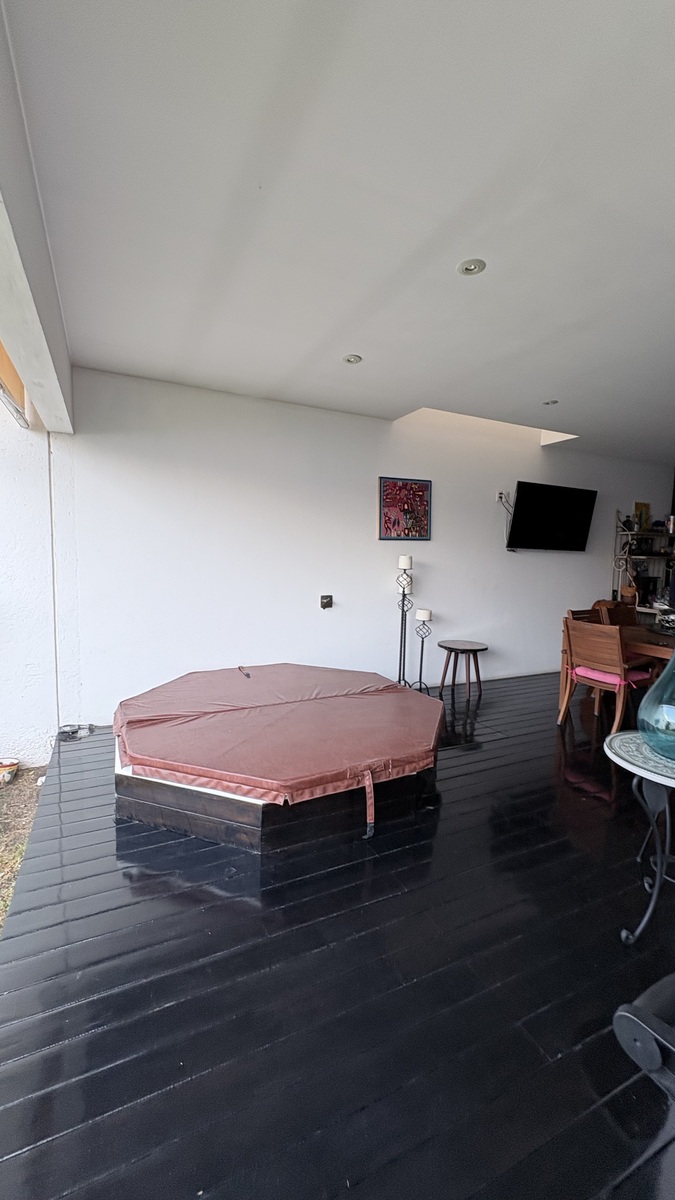 18 de 18: Terraza y jacuzzi