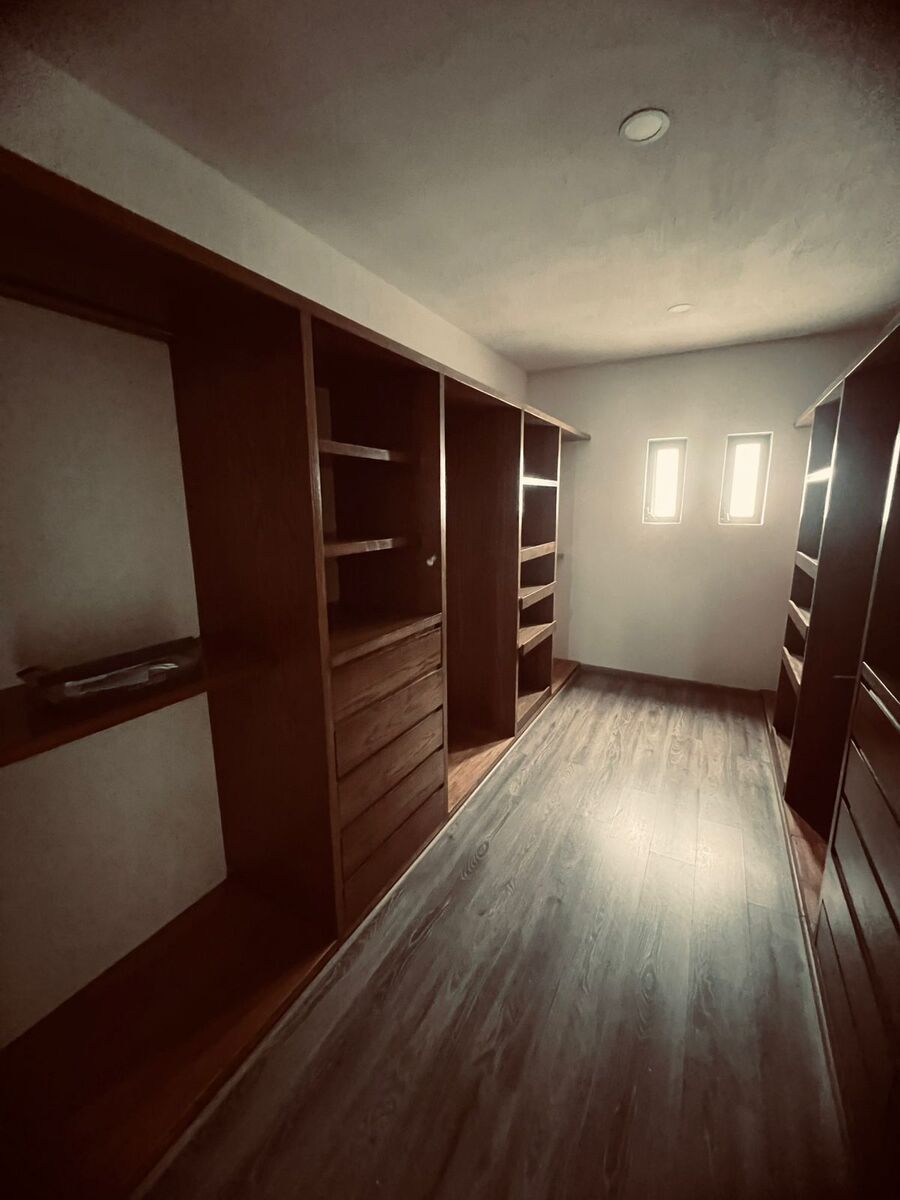 7 of 19: Vestidor rec principal