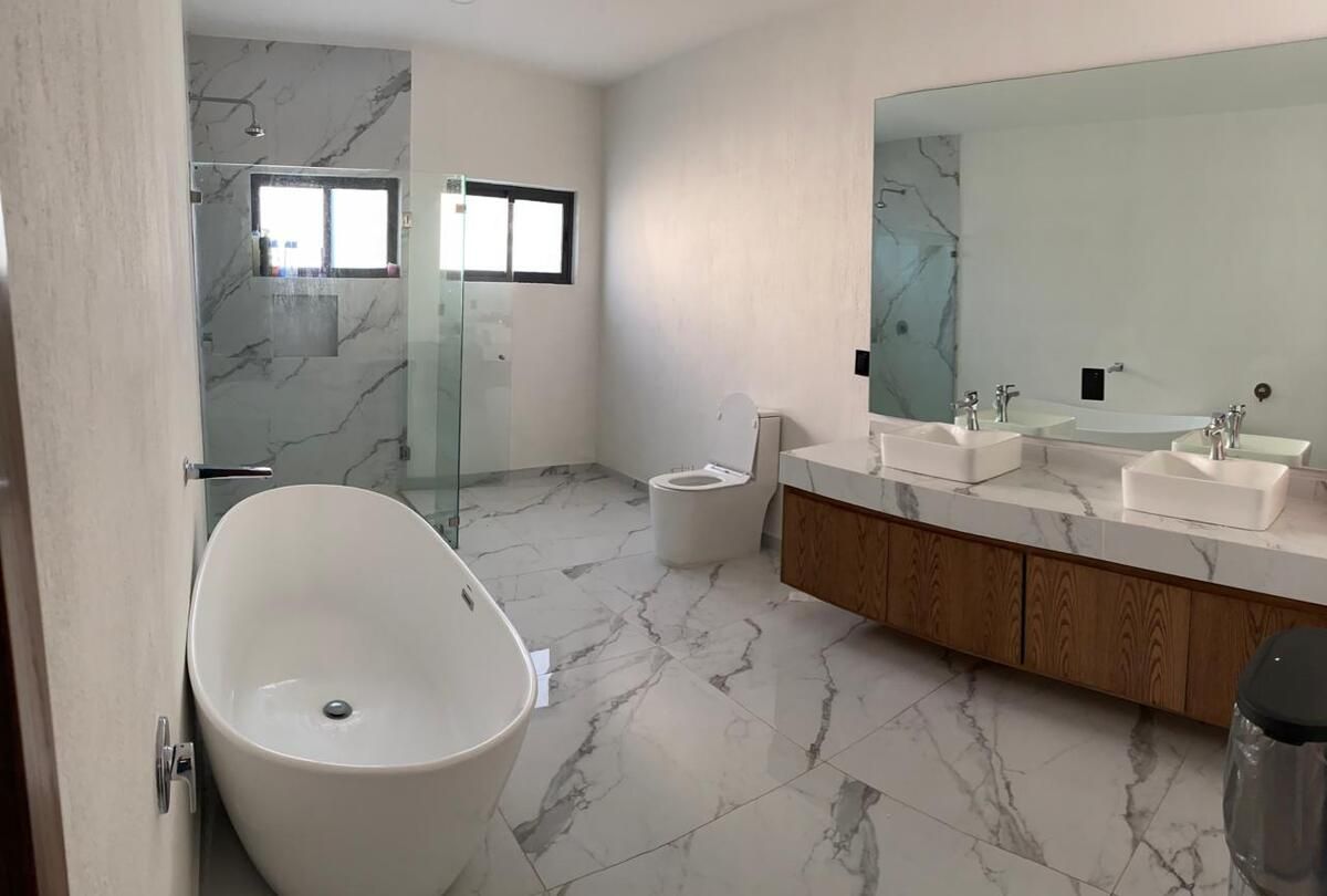 10 of 19: Baño rec principal