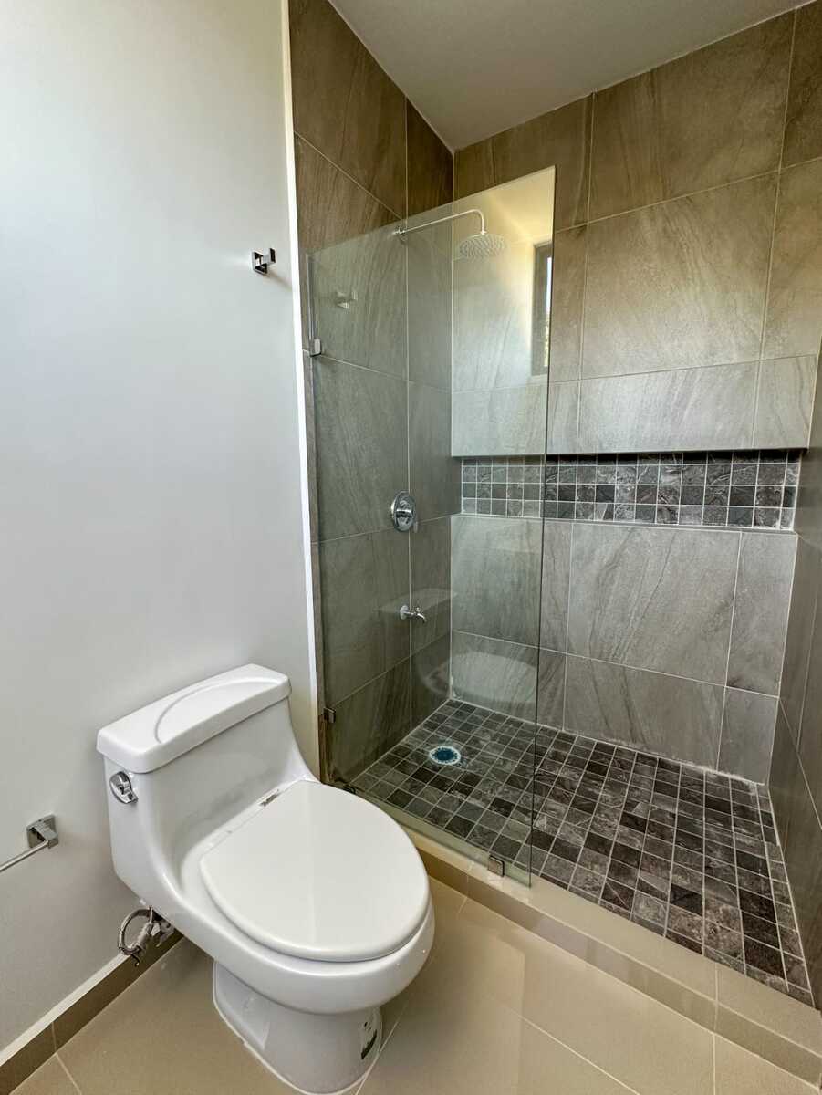 12 de 16: Baño Tercera Recámara