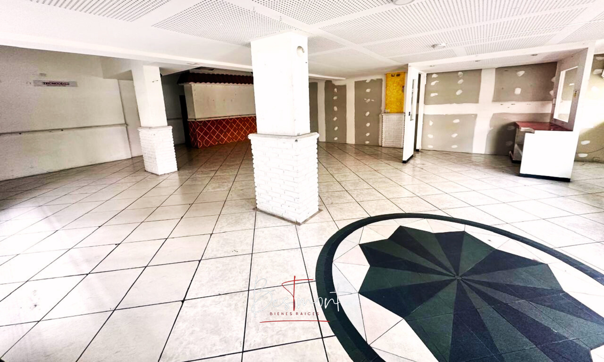 4 de 9: Interior local