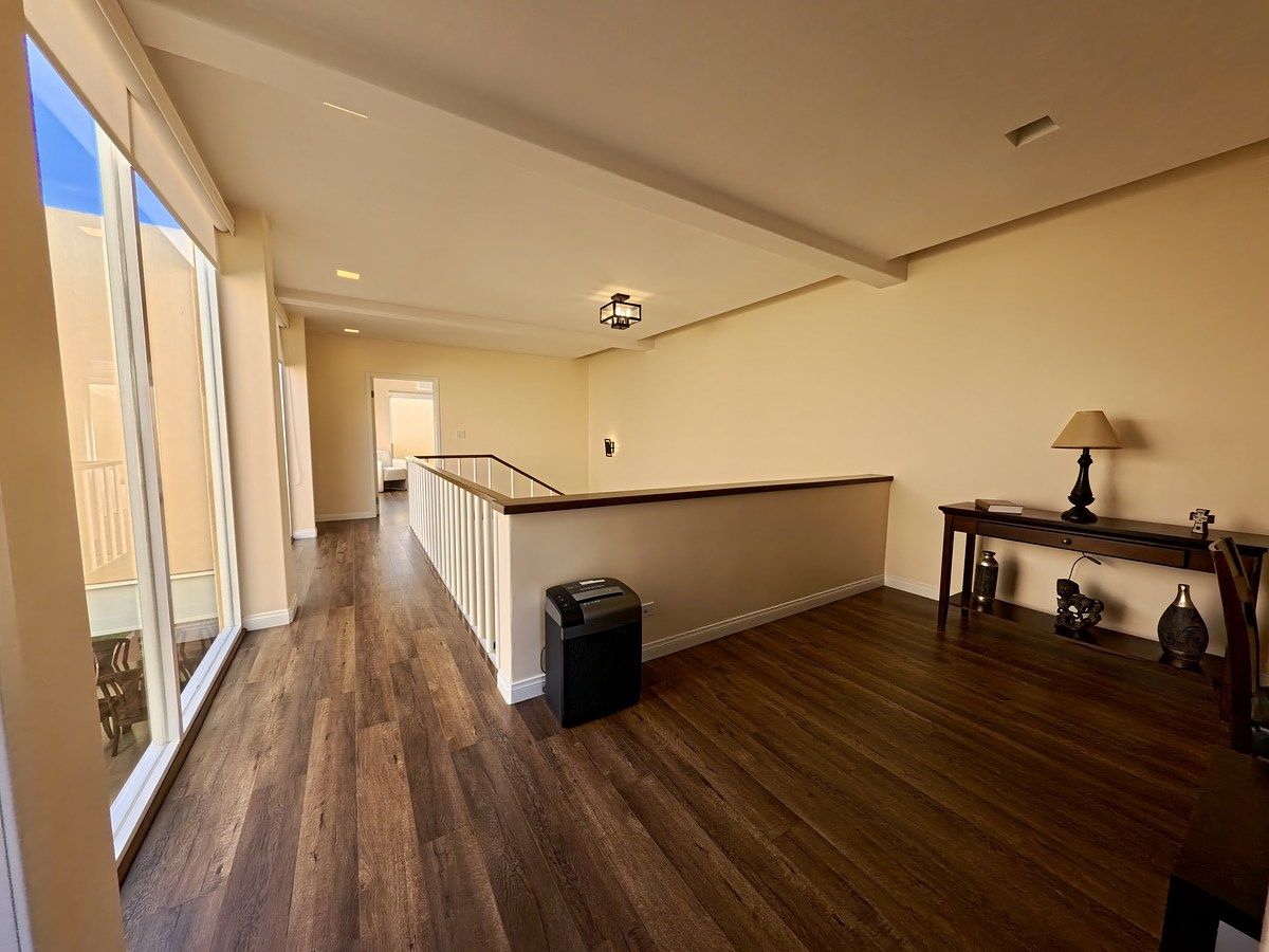 27 de 32: Pasillo y estancia