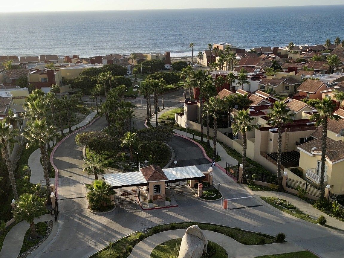 2 de 32: Acceso controlado con guardias de seguridad