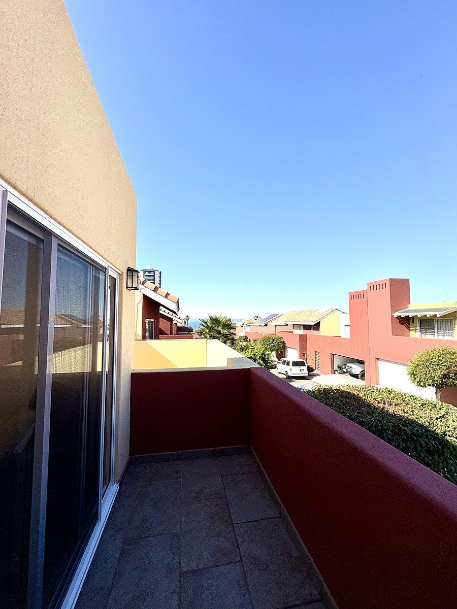 24 de 32: Balcón rec. principal vista partial al mar