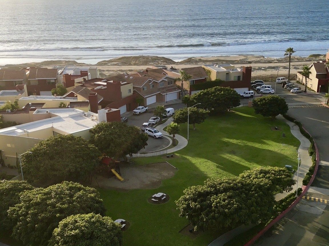 32 de 32: Areas comúnes con arenero  judges infantilies y bancas