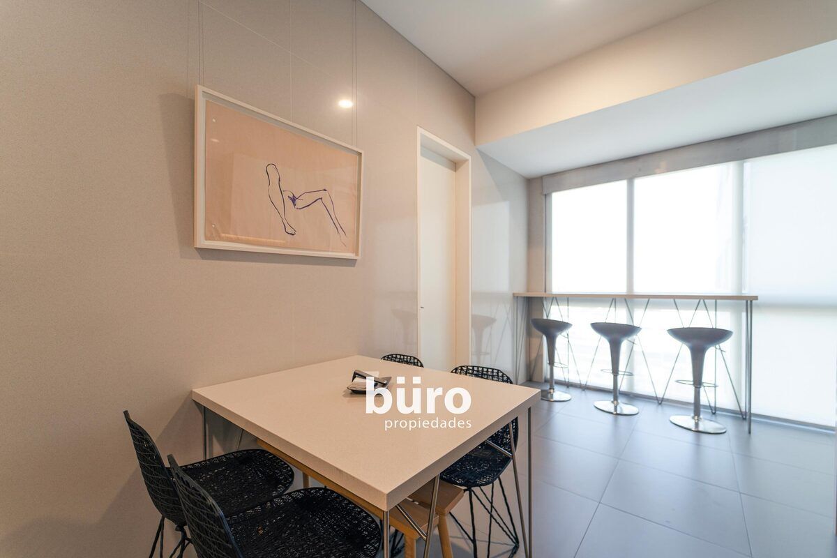 15 de 17: Comedor de Diario en la Cocina entrada a lavandería