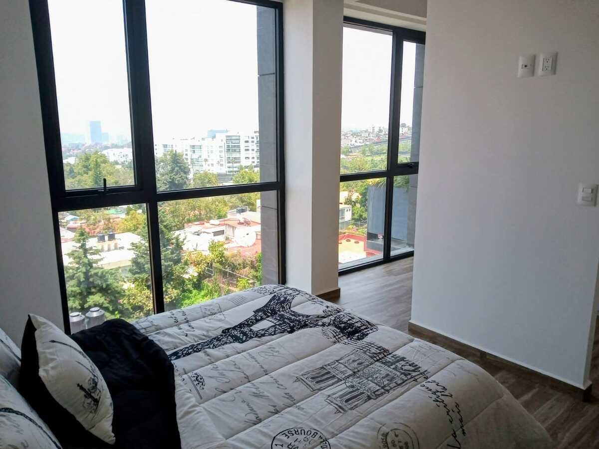 4 de 8: Habitación principal con vestidor y baño