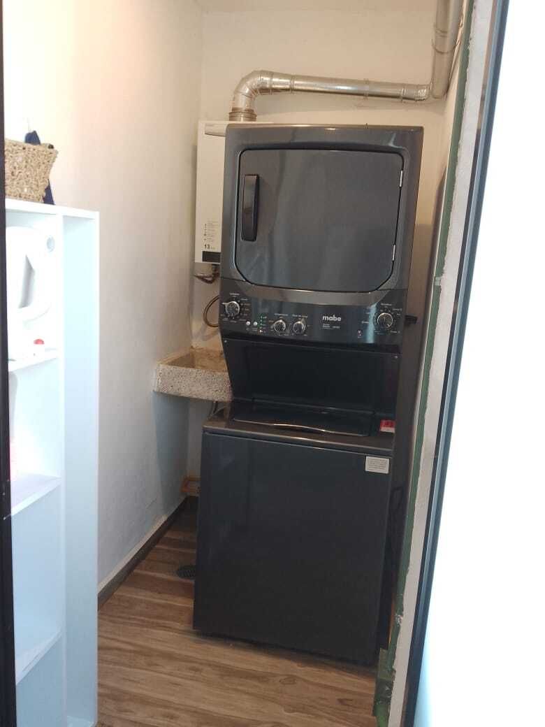 7 de 8: Cuarto de lavado con lavadero