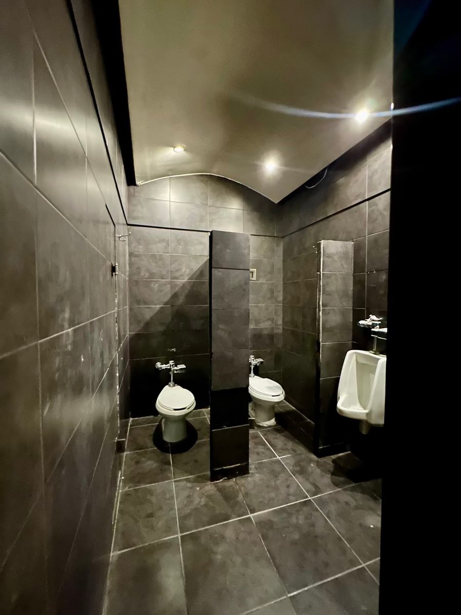 13 de 20: Baño de Hombres