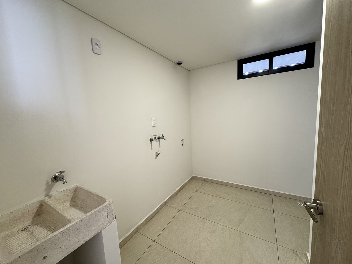 6 de 33: CUARTO DE LAVADO