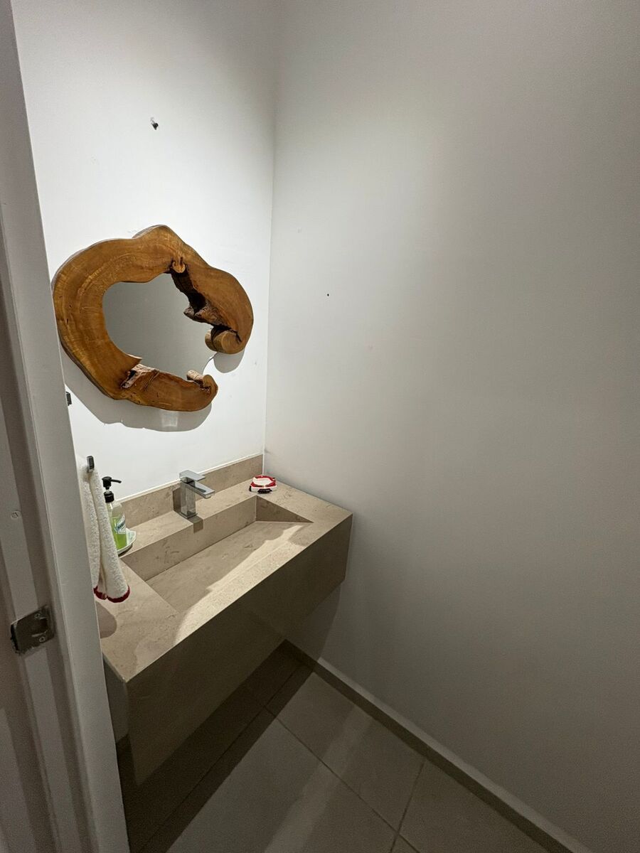 11 of 15: medio baño planta baja