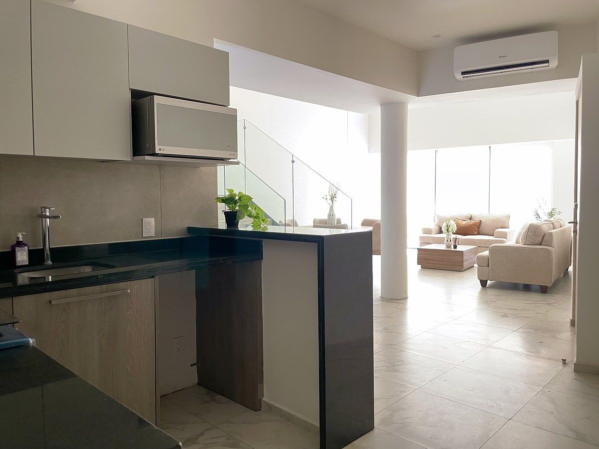 11 de 28: Cocina que conecta con las áreas sociales