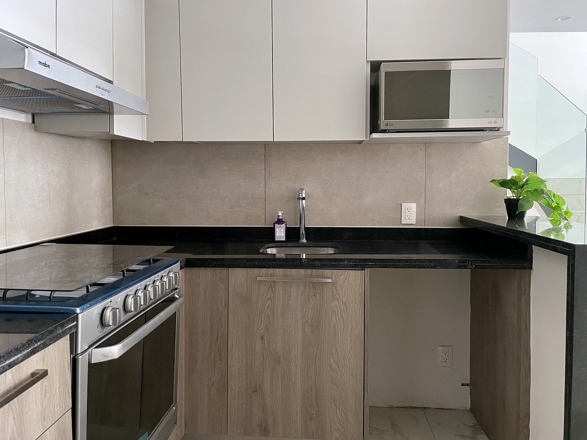 10 de 28: Cubierta de granito y muebles a medida