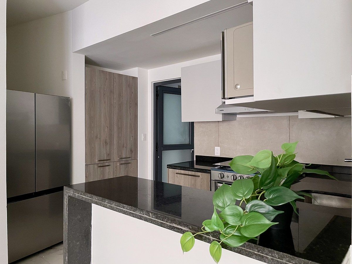 8 de 28: Refrigerador y alacena de gran capacidad