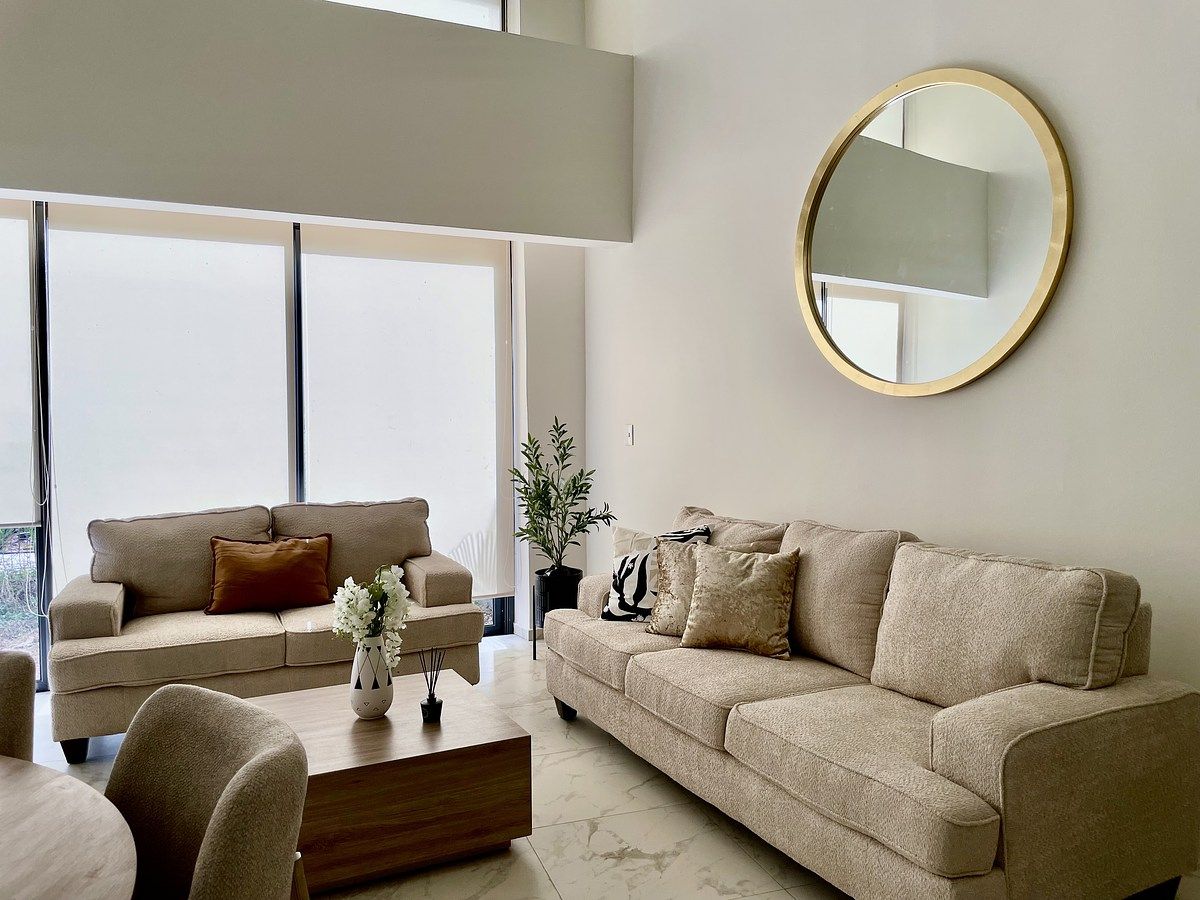 4 de 28: Cómoda sala en tonos neutros