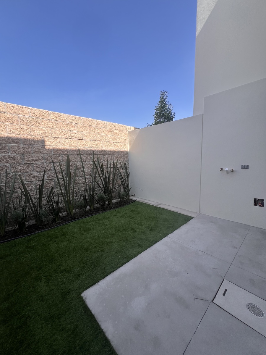 7 de 16: jardin con terraza