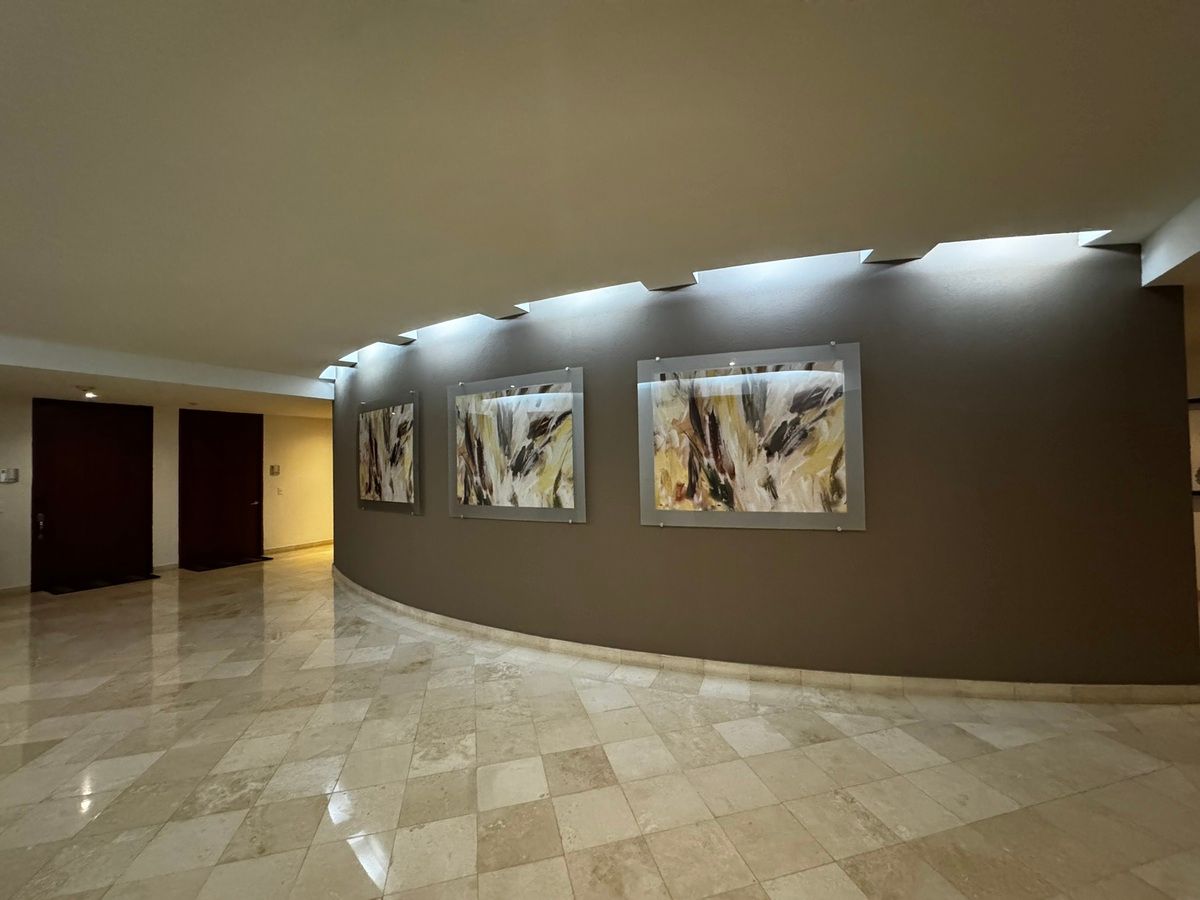 29 de 29: Vestíbulo de elevadores