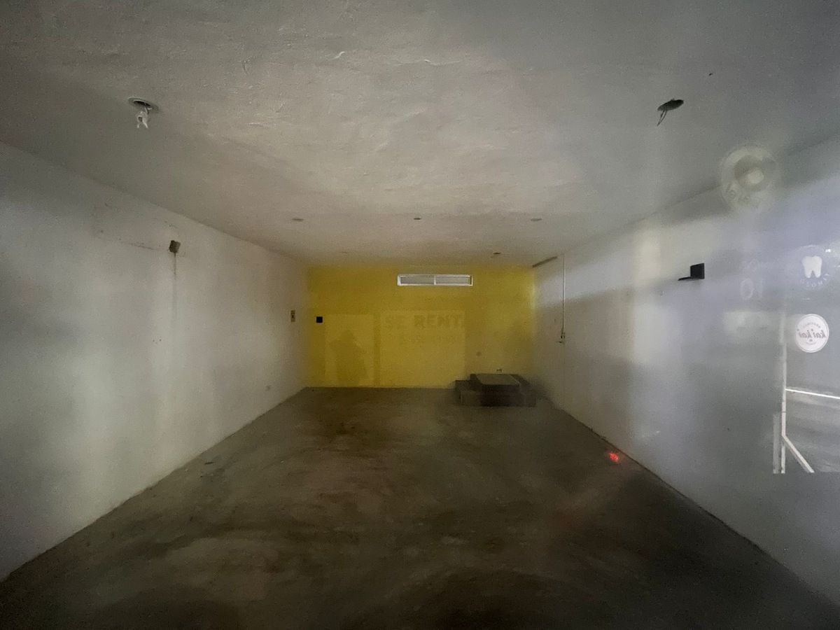 2 of 2: Local de $12,000