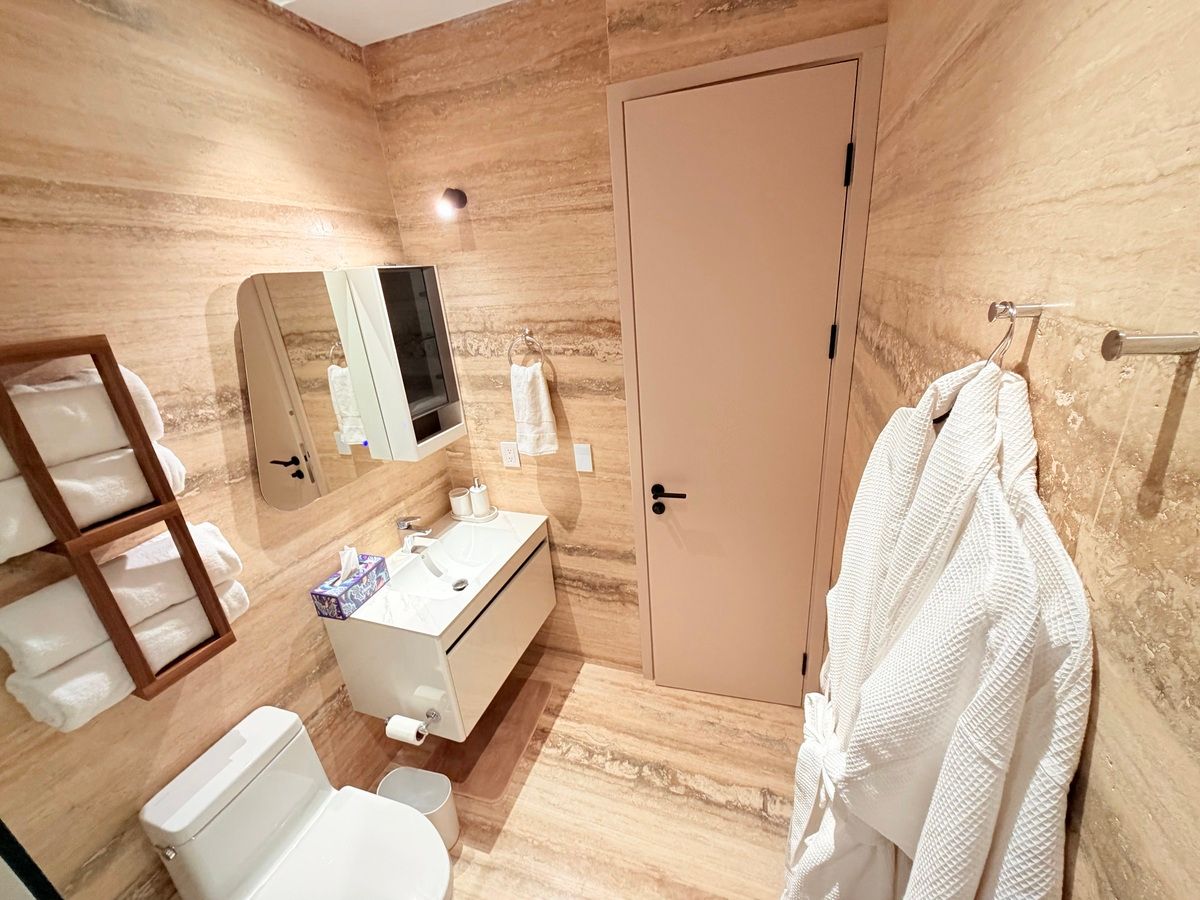 10 de 14: Baño Equipado