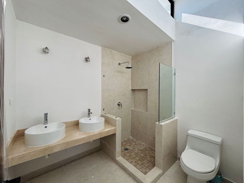 13 de 25: Baño Recámara principal