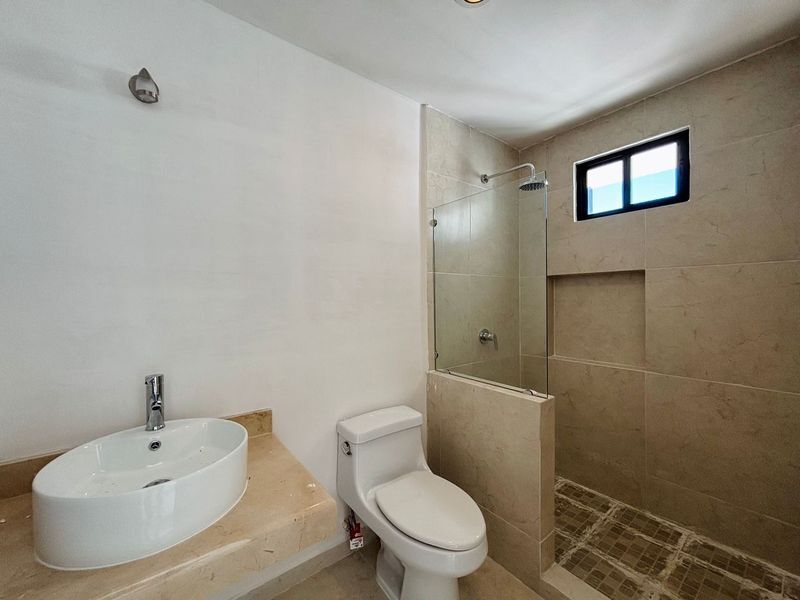 18 de 25: Baño recámaras secundarias