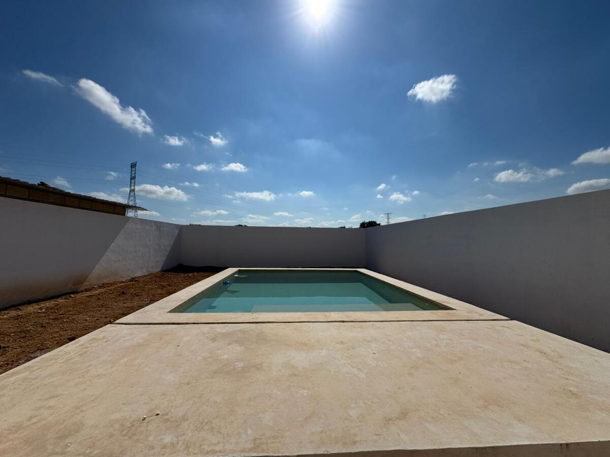 22 de 25: Alberca de 5 x 4 m con asoleadero