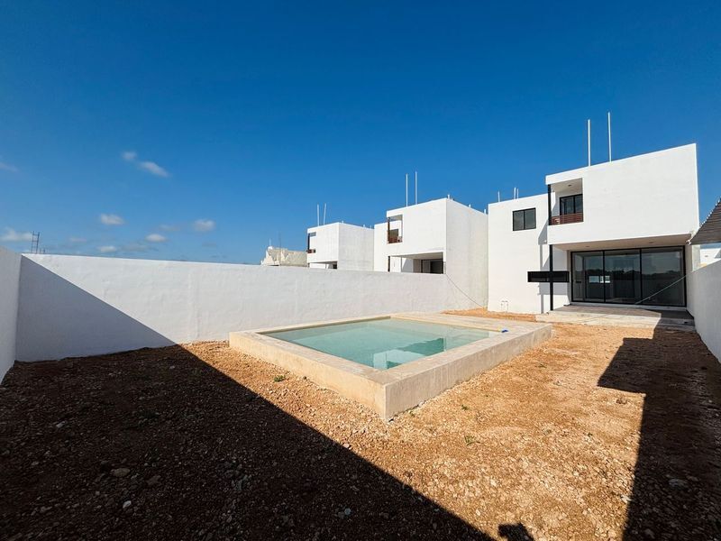 25 de 25: Fachada trasera