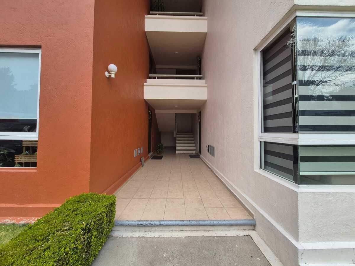 18 de 23: ACCESO A EDIFICIO