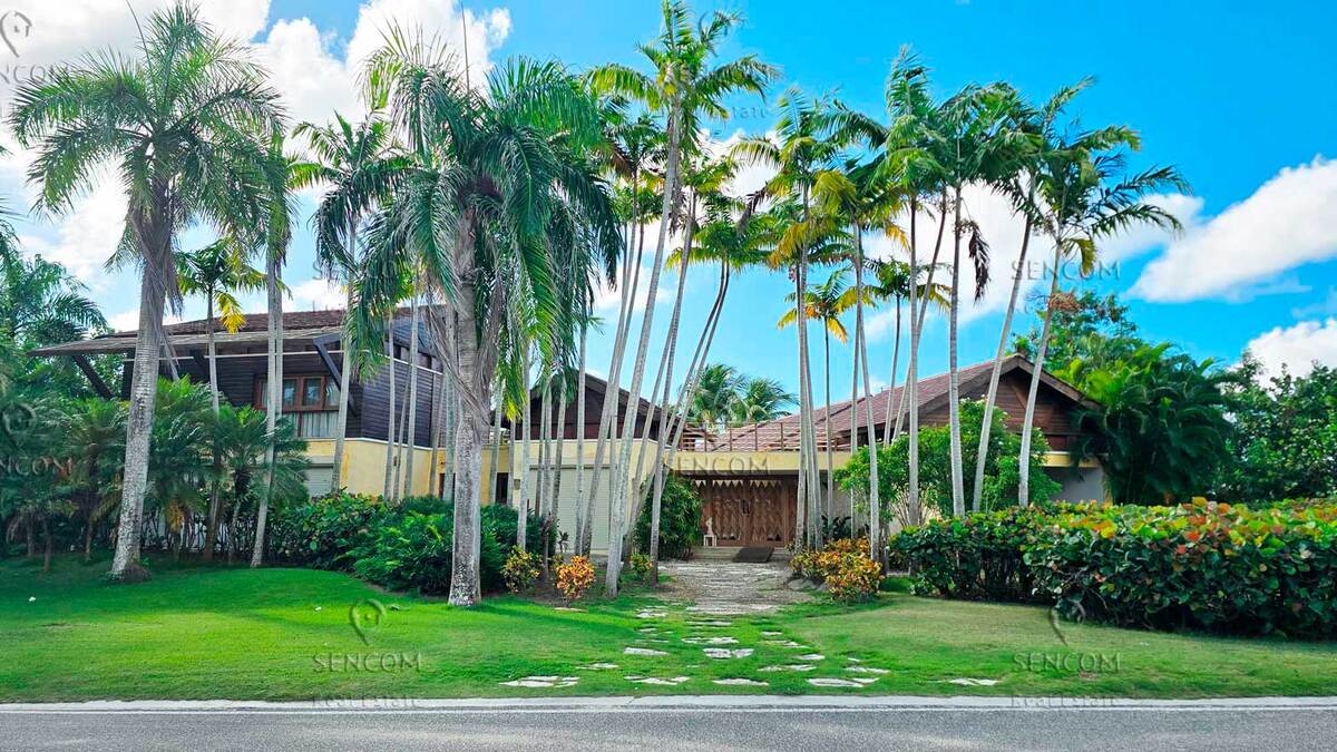 2 de 49: Villa Tropical con Vista al Golf y Mar en Cap Cana 1