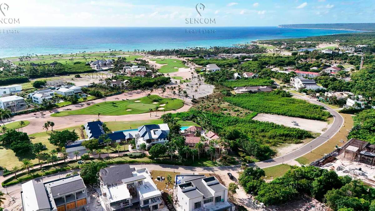 1 de 49: Villa Tropical con Vista al Golf y Mar en Cap Cana 2