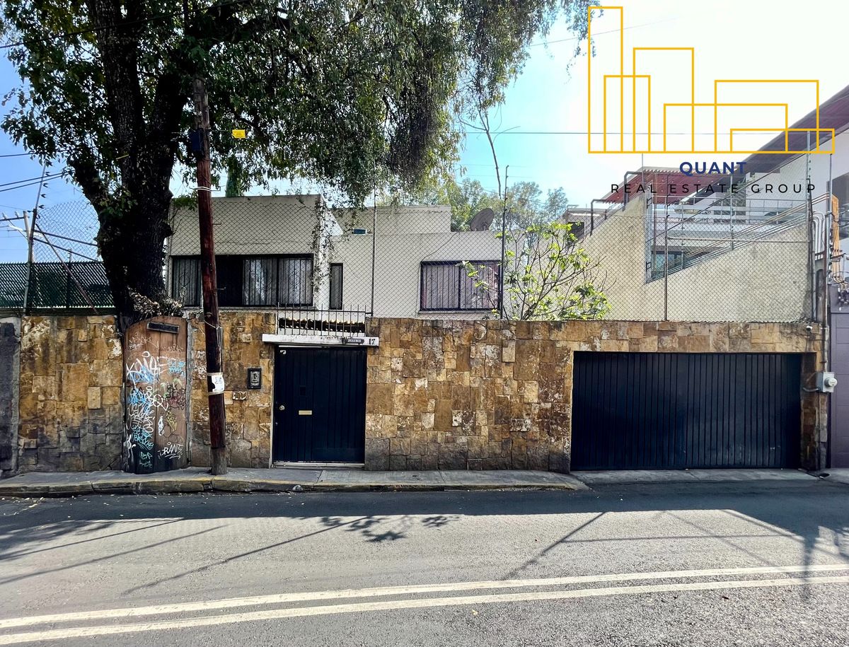 50 de 50: Fachada frontal