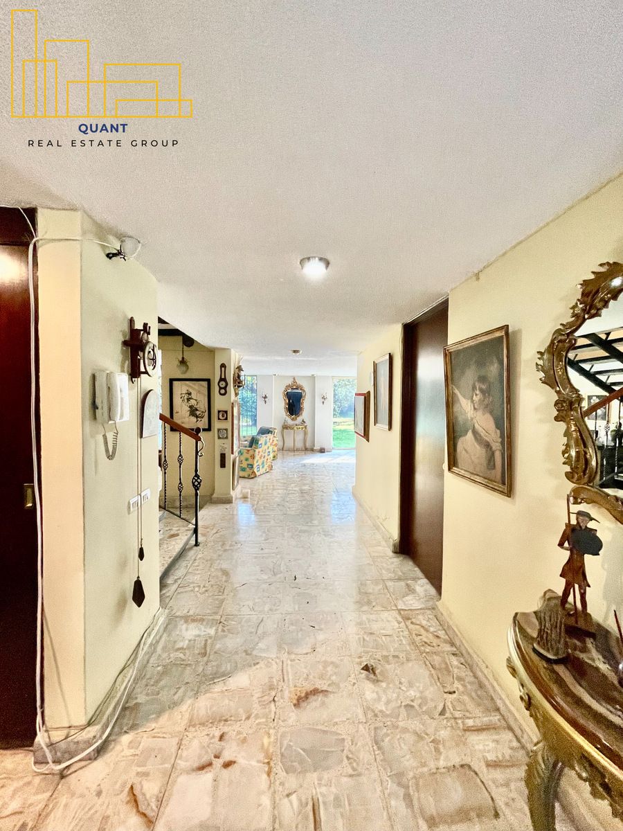 3 de 50: Vestíbulo de entrada