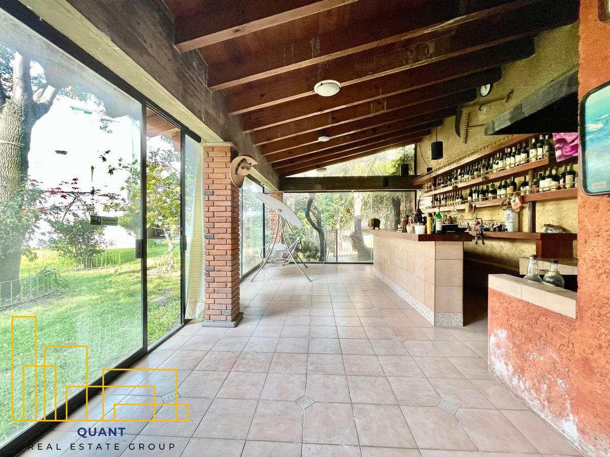 47 de 50: Cabaña bar