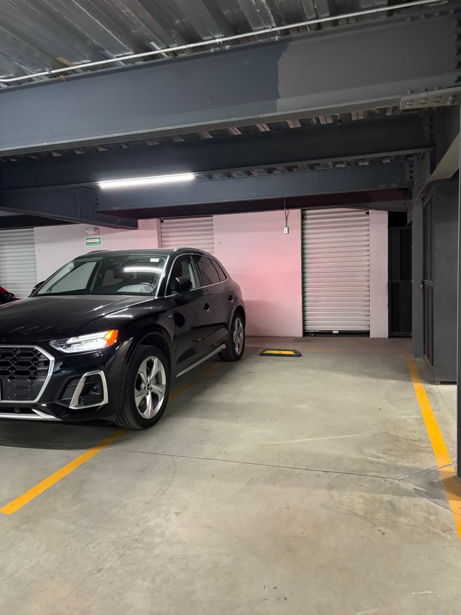 12 de 12: Estacionamiento y bodega