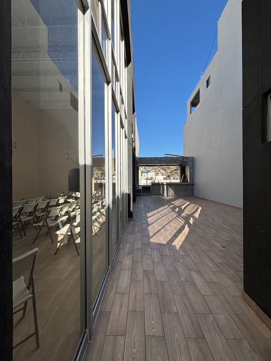 15 de 17: Terraza lateral piso 3