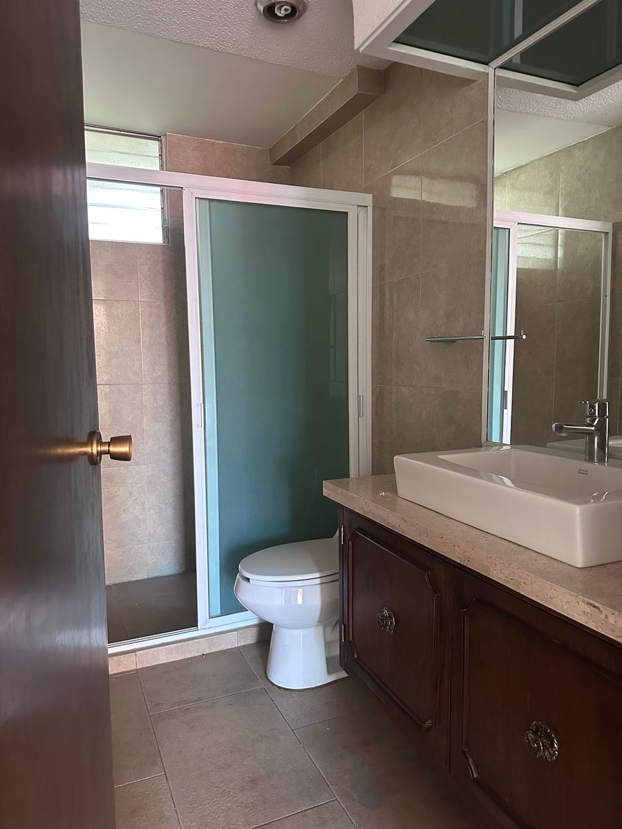 6 de 24: baño Rec principal