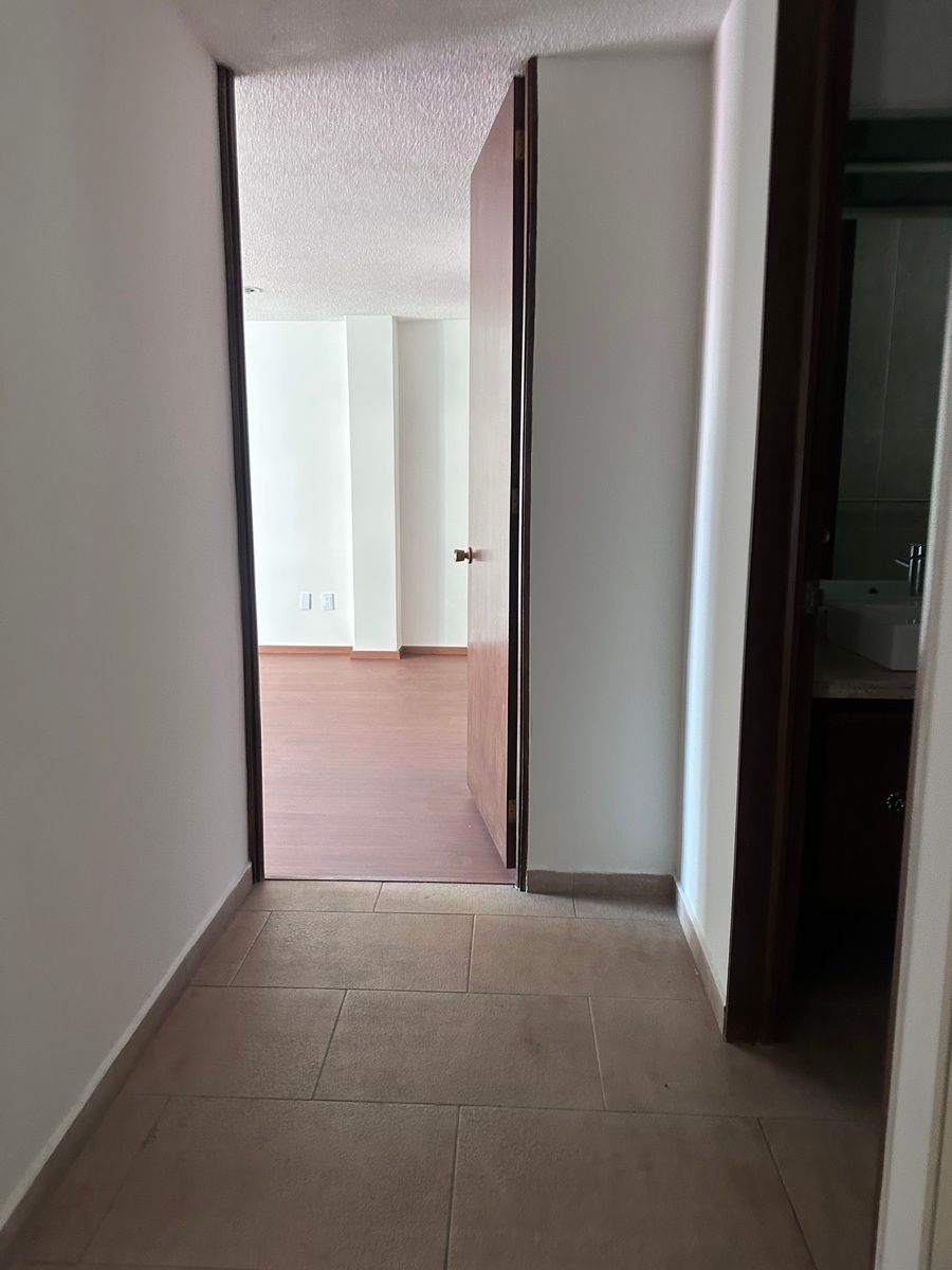 12 de 24: entrada recamaras