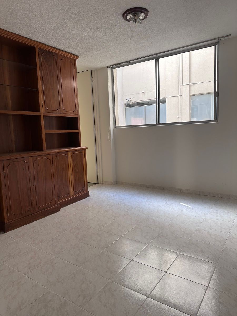 14 de 24: antecomedor o estudio