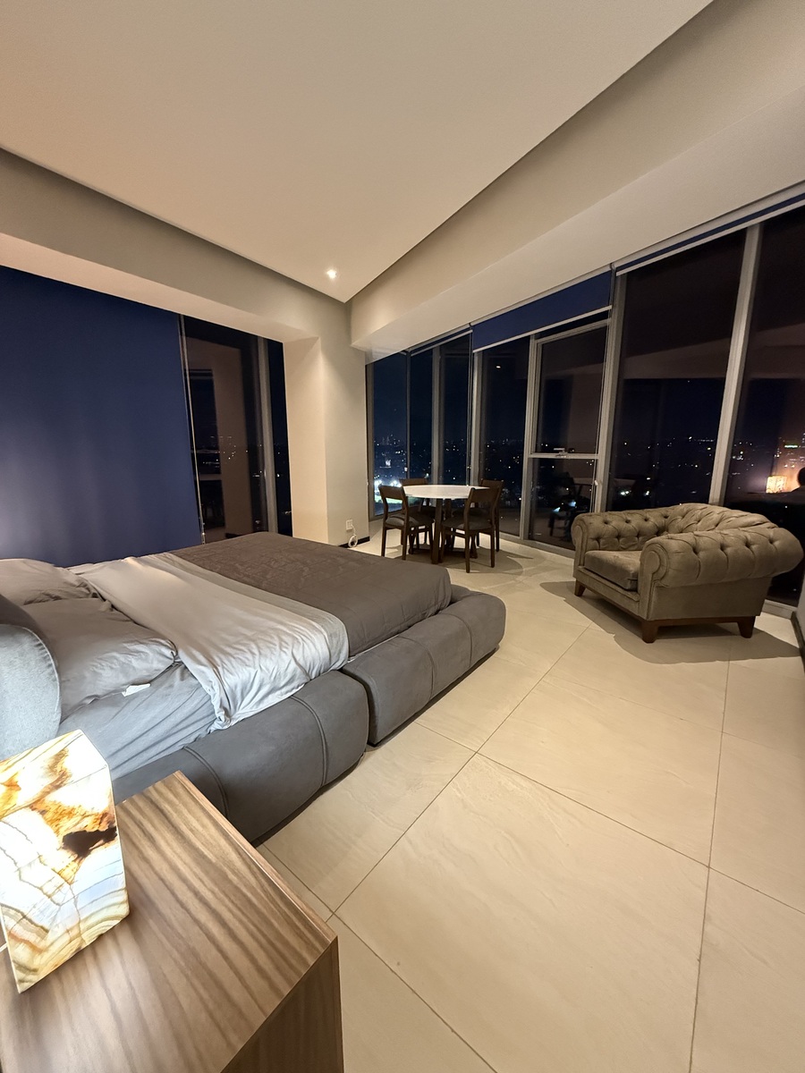 13 of 18: Recámara principal