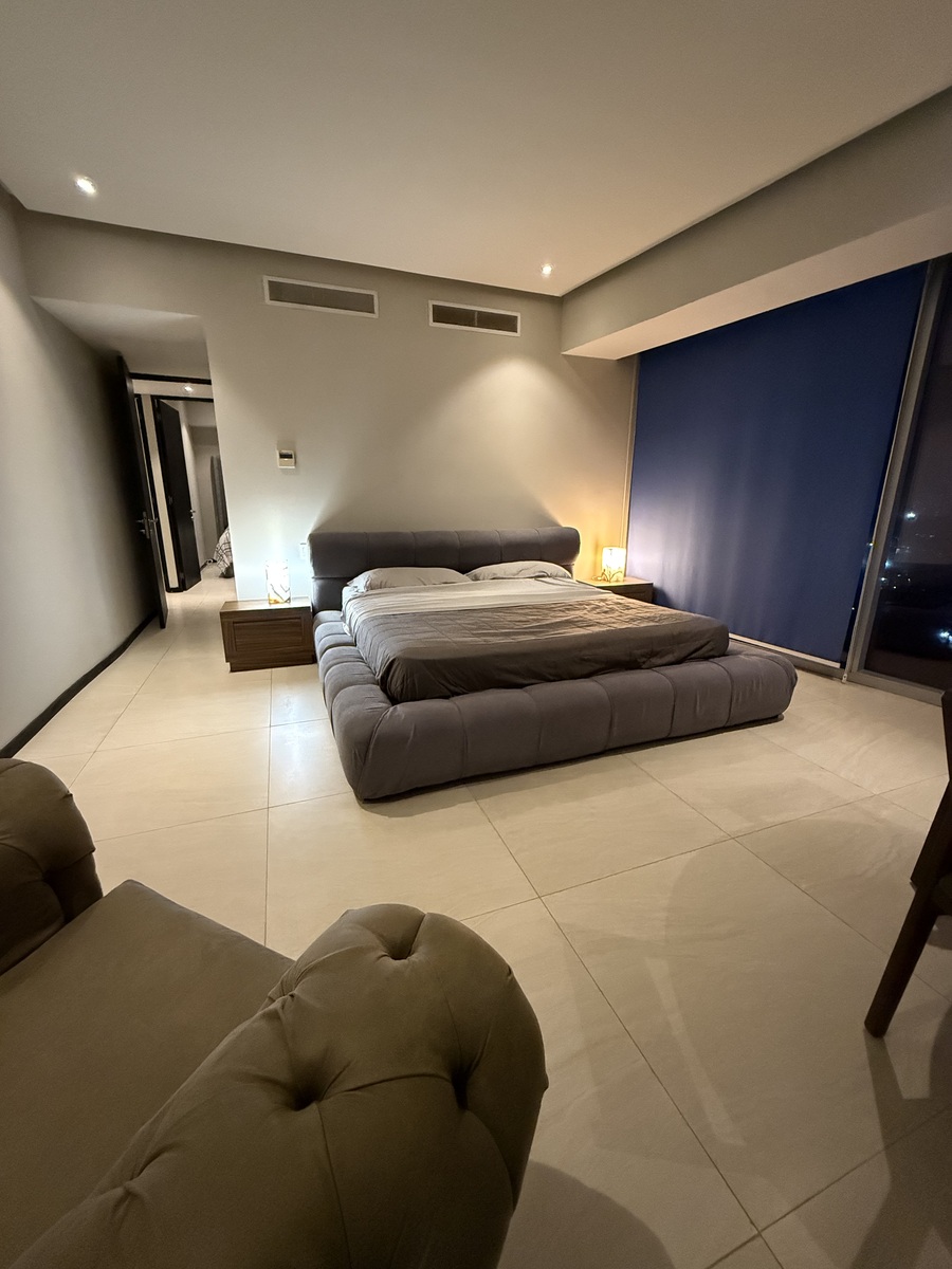 14 of 18: Recámara principal