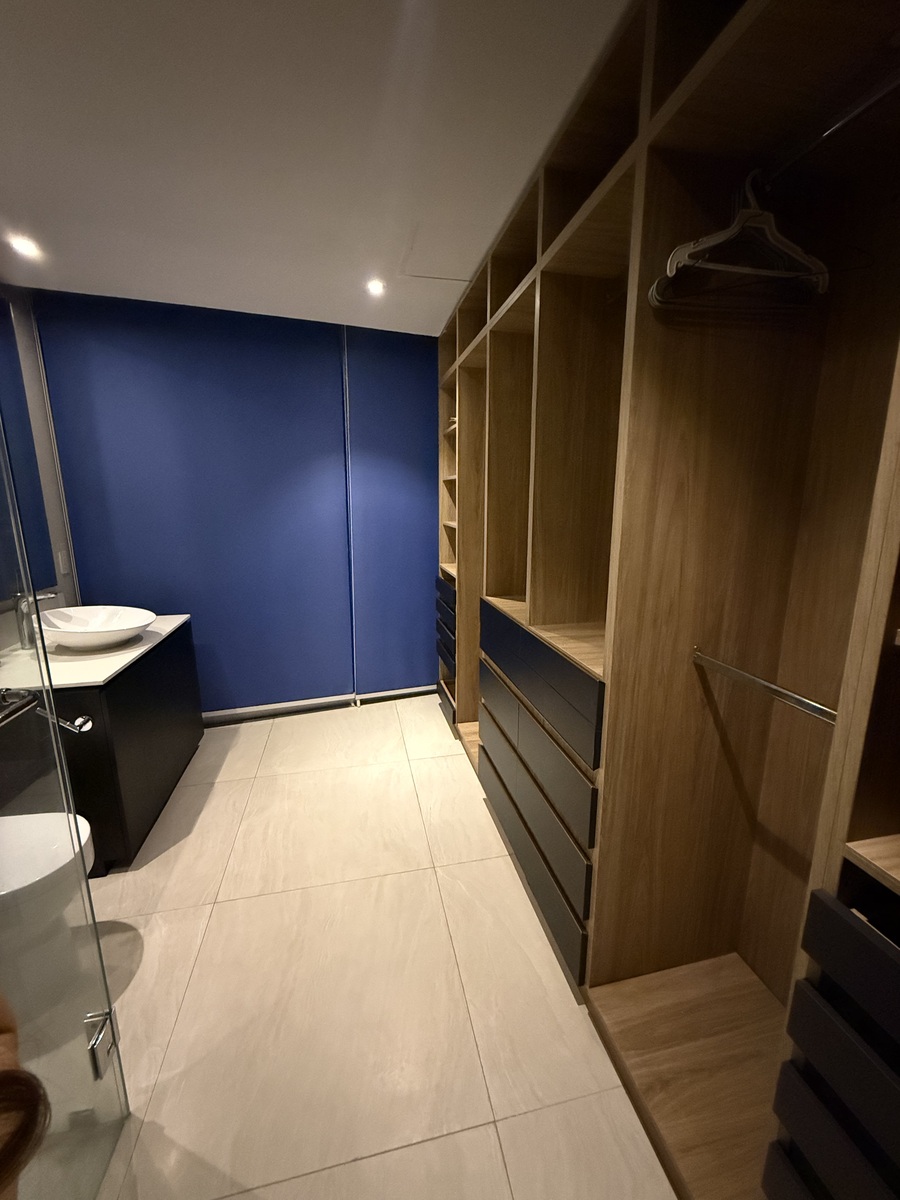 17 of 18: Clóset y baño recámara principal