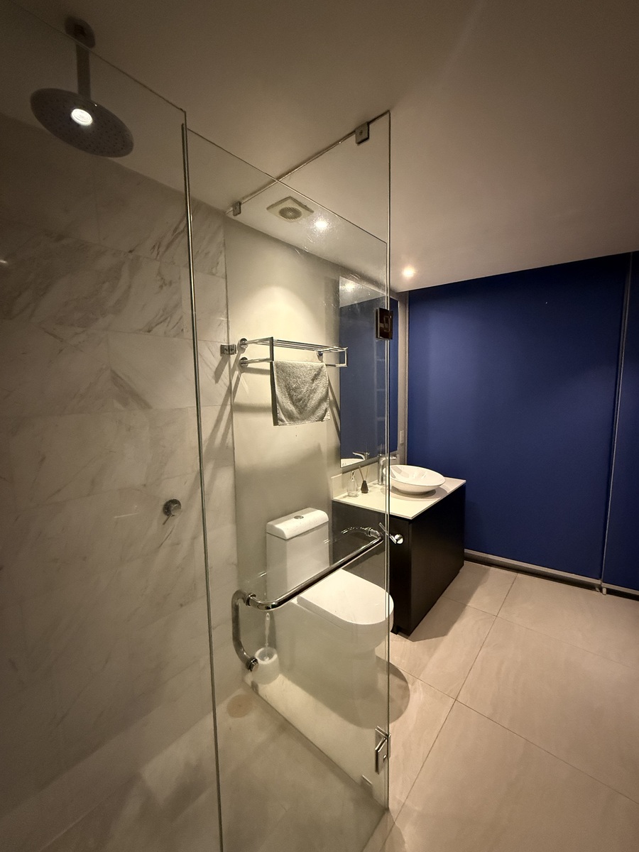 18 of 18: Baño recámara principal