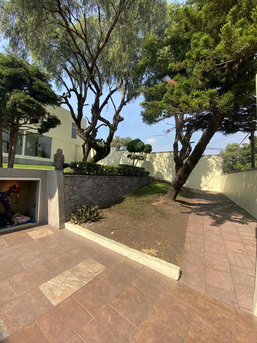 2 de 36: ÁREA DE ESTACIONAMIENTO