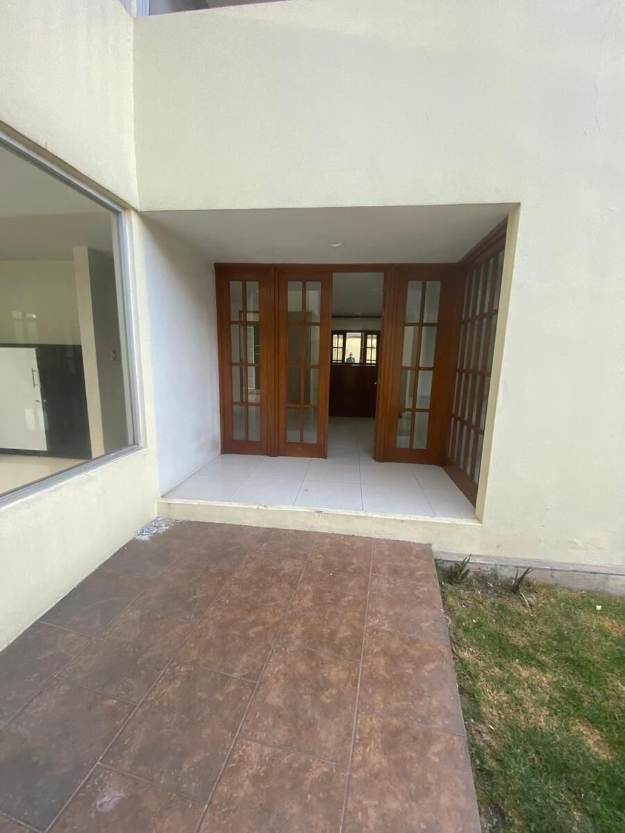 3 de 36: ACCESO PRINCIPAL