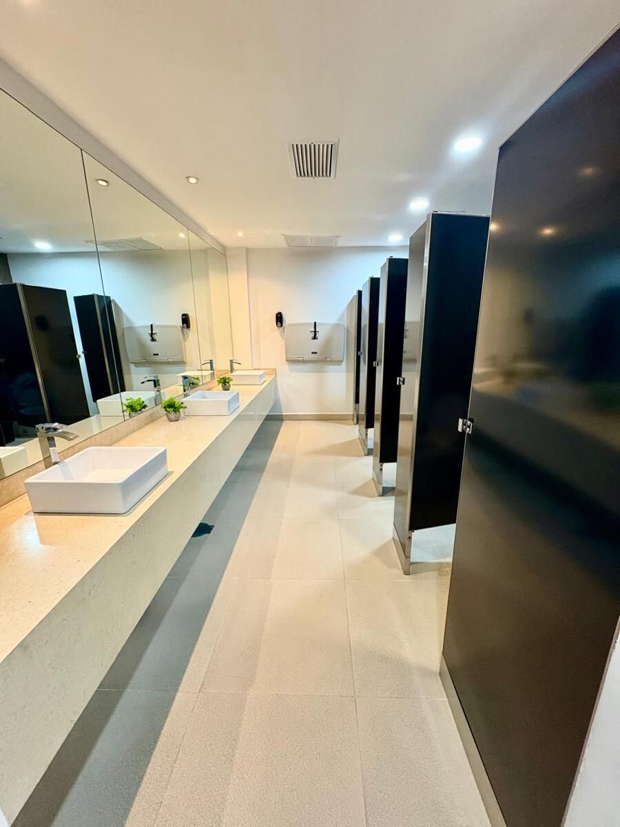 11 de 36: BAÑOS CASA CLUB