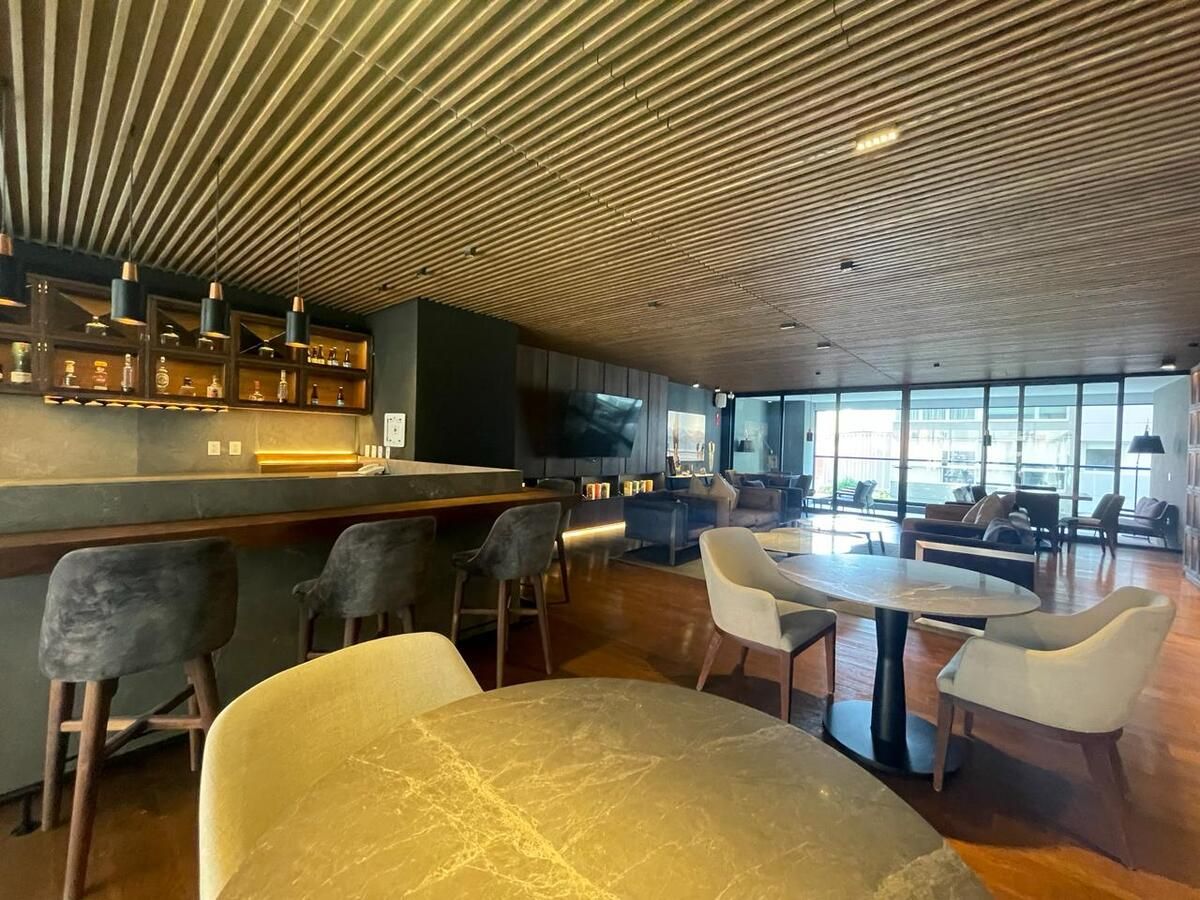 12 de 25: Salon de Adultos