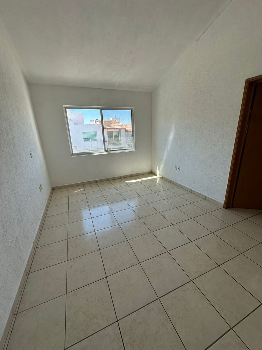 15 of 34: CUARTO PRINCIPAL