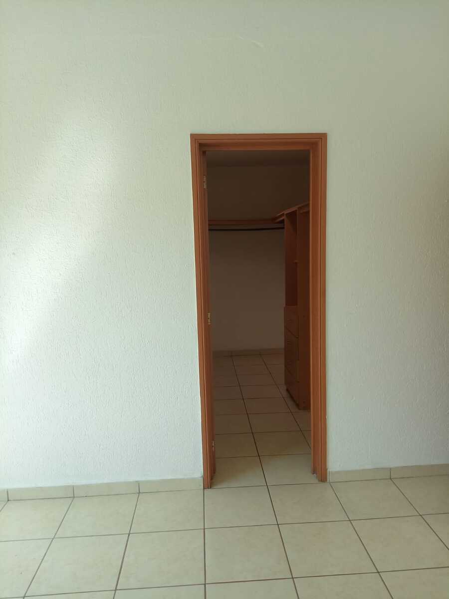 33 of 34: VESTIDOR REC PRINC